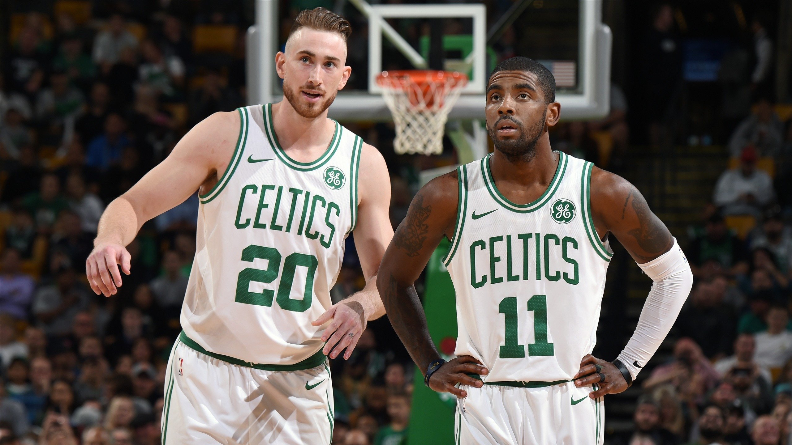 世界杯网站-惊爆！网坛天王跨界征服NBA？德约科维奇空降雄鹿赛场，比分领先引爆全球热议！